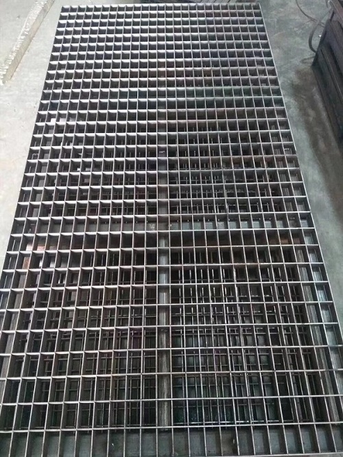 插接鍍鋅<a href='http://www.psecigs.com'>格柵板</a> 插接鍍鋅格柵板